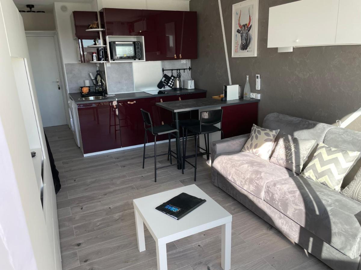 Superbe Studio, Terrasse, Piscine, Parking Le Grau-du-Roi Buitenkant foto